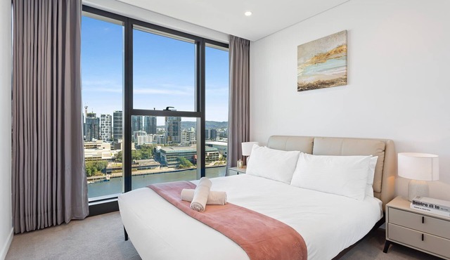 CASSA ONE - CBD Riverside Apt w/Pool & Gym