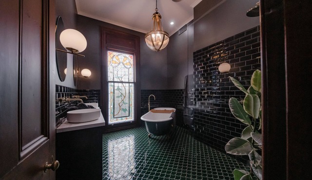 CBD 3 bedroom luxe heritage townhouse with award winning bathroom