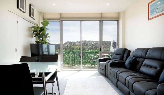 CBD Apartment - Walk to Shops & Attractions