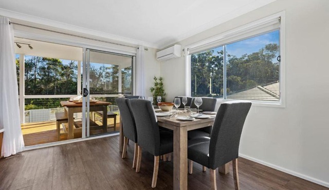 Centaur Sanctuary - Pool, Fireplace, Games Room & Pet Friendly! in Sanctuary Point