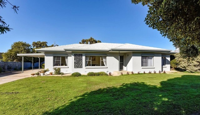 Central 3 bedroom family retreat