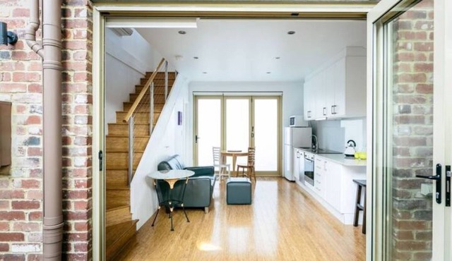 Central apartment with private courtyard, walk everywhere in Fremantle!
