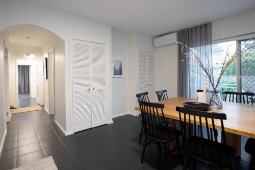 Central Apartment, Zoo Abode