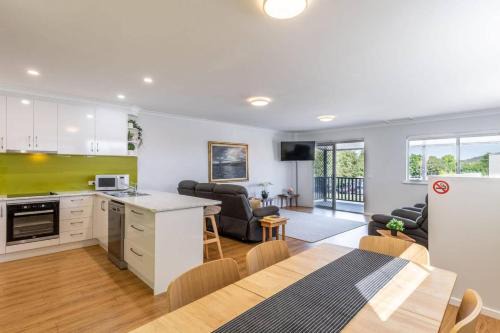 Central Chic- Beautifully appointed townhouse