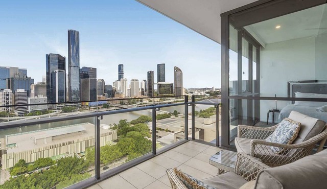 Central South Brisbane 2-Bed with Stunning Views