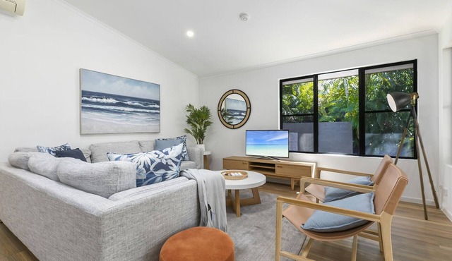 Central Tropical Oasis with Pool - Pet Friendly