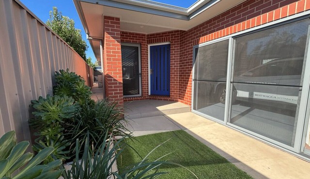 Central Wagga Villa - All of the Comforts