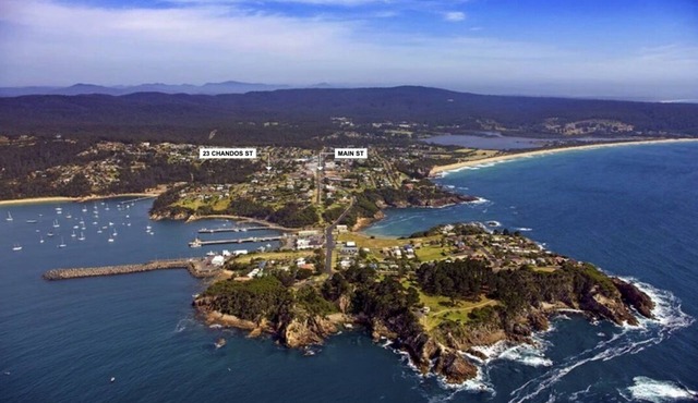 Centrally located & Clean - 4 Bedrooms 4 beds! in Eden