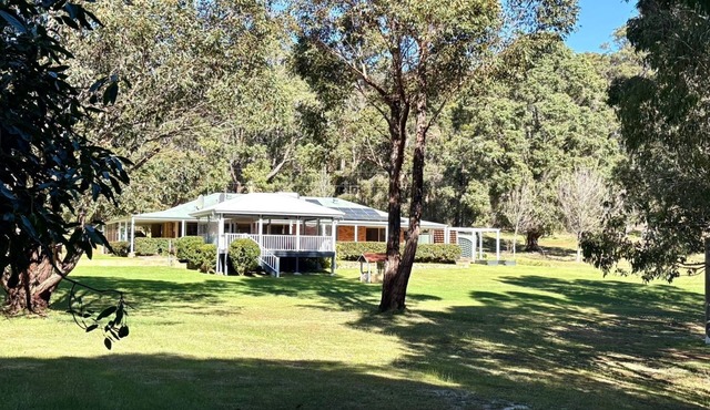 Chalwell Lodge – your luxurious rural retreat nestled in the heart of Carlotta.