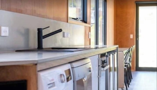 Charlie's Lookout- Cute and compact with stunning panoramic views