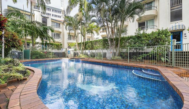 Charming 1-Bed with pool & close to the beach!