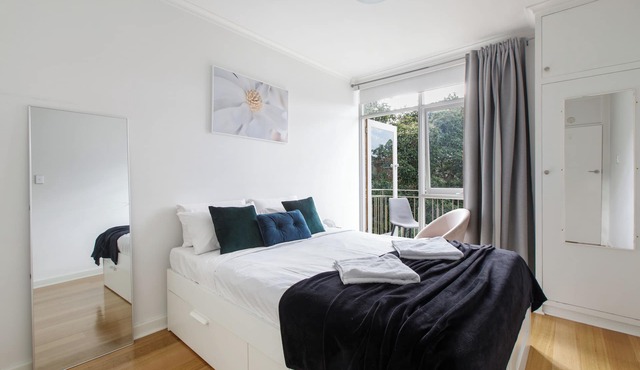 Charming 1-bedroom boutique apartment in lovely St Kilda East with WiFi, AC