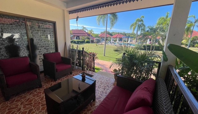 Charming 2-bedroom villa in lovely Tambon Klaeng with WiFi, AC. Near the beach. in Tambon Klaeng