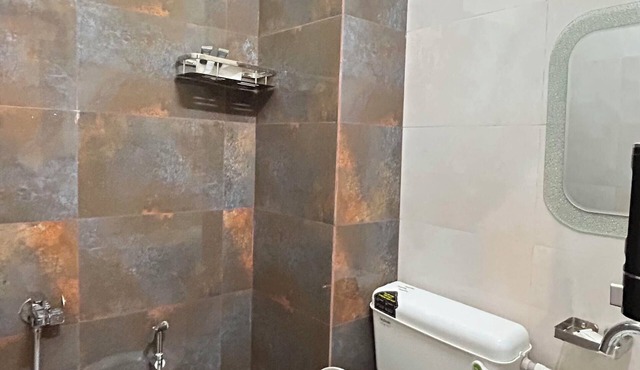 Charming 2-bedroom apartment in Varanasi with WiFi and AC