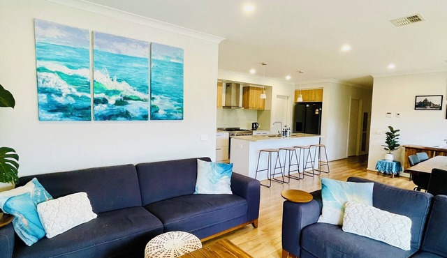 Charming 4-bedroom house with WiFi and AC in enjoyable Werribee