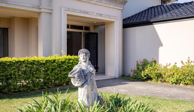 Charming 4BR House and Cozy Garden