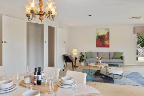 Charming 4BR House with Parking near Sunnybank in Brisbane