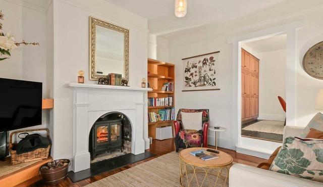 Charming and Elegant: City Views, Wifi & Parking