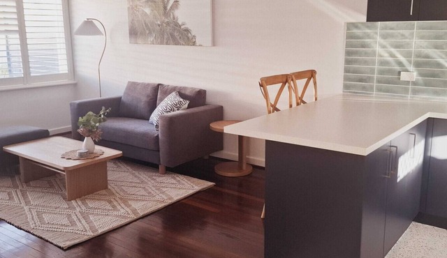 Charming Apt Min from Rockingham Beach
