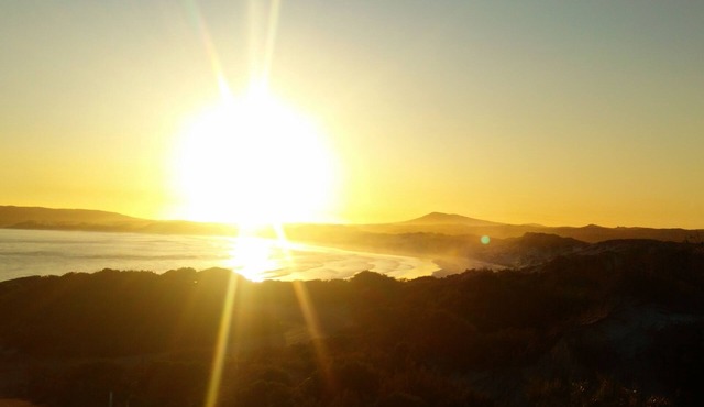 Charming Hobby farm Stay close to pristine beaches-Available December-January.