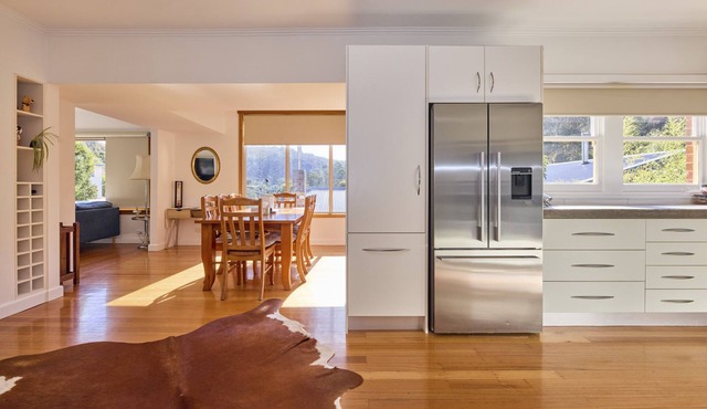 Charming Renovated Home Near Cataract Gorge – Your Perfect Launceston Getaway