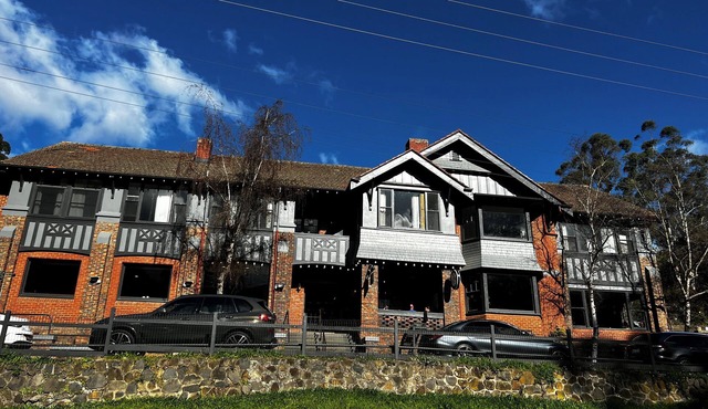 Charming Warburton Getaway!