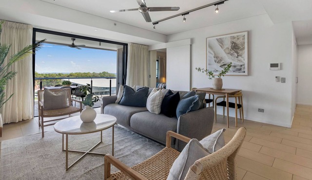 Charming Waterfront Lagoon Views + Restaurants