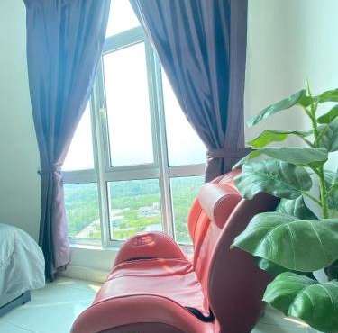CHEAPEST PROMO Private Modern King Suites above Mesamall Nilai, 3 Km to USIM