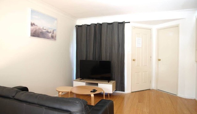 Cheerful 3 bedroom townhouse with garage