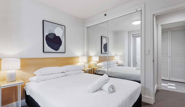 Chic 1-Bed Apartment Steps From Shopping Street