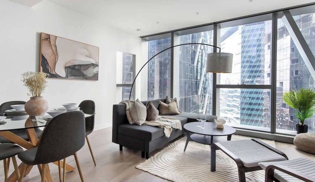Chic 2BR Apt Opposite Southern Cross, City Views