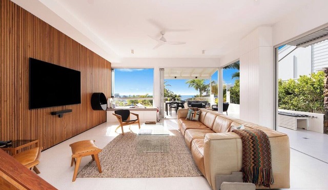 Chic Beachside Abode, Sunrise Beach