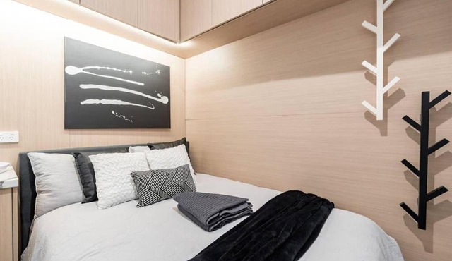Chic Double Room with AC - Centrally Located of SYD - Near Central Station - Shared Bathroom