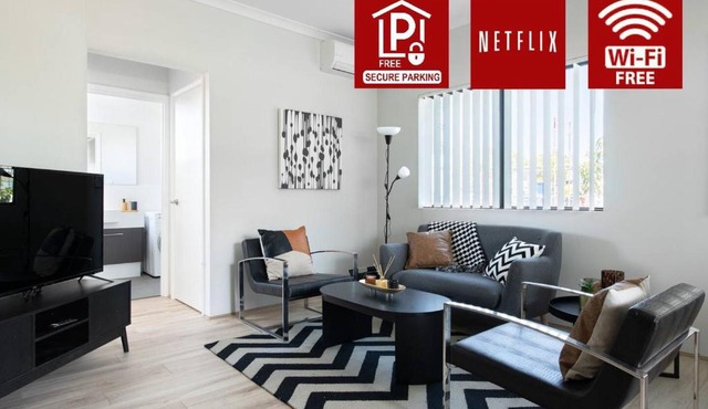 Chic Exec 2bdr 2bath -River,FREO,Parking,AC