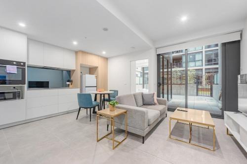 Chic Modern 1-Bedroom Apartment, Gym, Parking