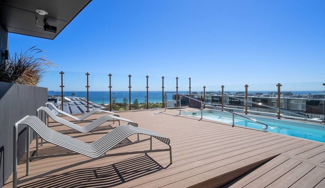 Chic Studio Stay Near Cafés and Coastline