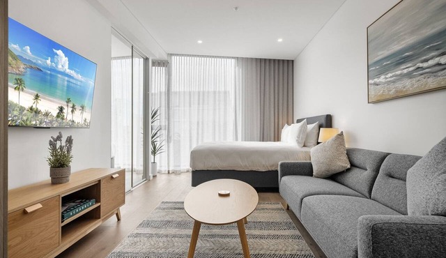 Chic Studio Stay Near Cafés and Coastline