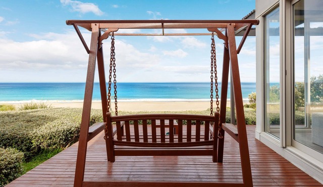 Chocolate Gannets - Seafront Villa with full ocean views, 50meters from beach