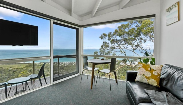 Chris's Beacon Point Restaurant & Villas