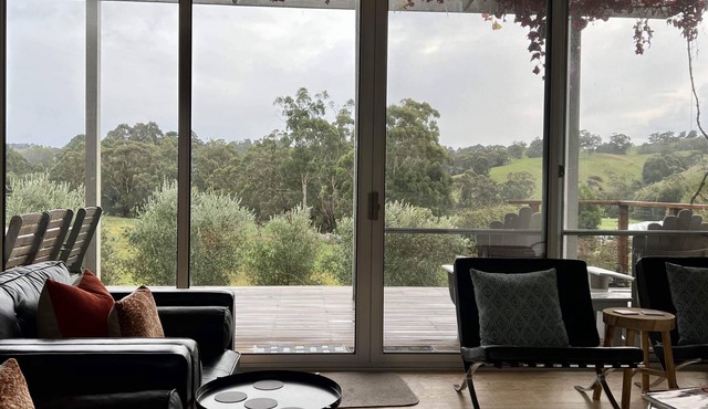 Citrus Grove: private/architectural/solar powered/dog-friendly/views/acreage