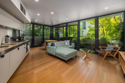 City Edge 2BD with Pool and Gym