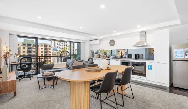 City Life: 2BR Apt with Pool, Gym, Sauna & Car Bay