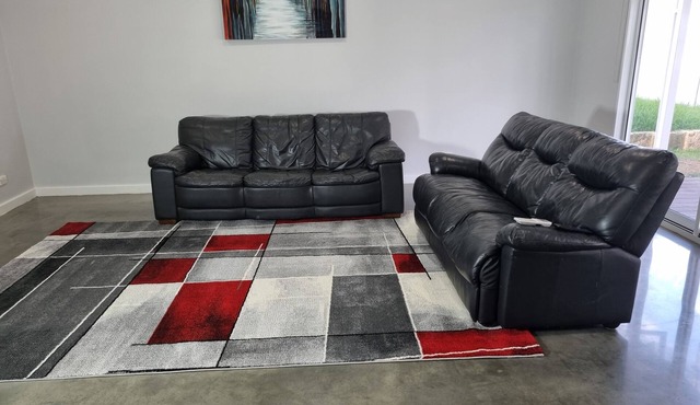 City View 3 Bedrooms & Work from Home Office, close to airport