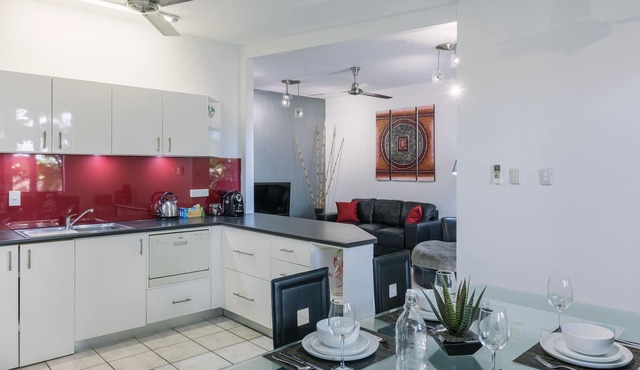 CitySide Apartment - 2 Bedroom with Private Courtyard