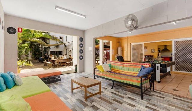 Civic Guest House - Hostel