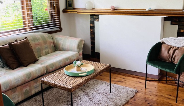 “Clairmont Central” close to Town, Free Wifi & Netflix