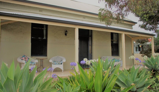 Classic Colonial home, walk to the CBD