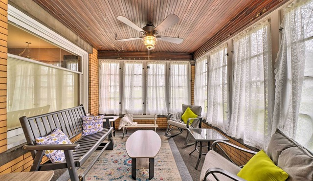 Classy Colonial House w/ Furnished Sunroom! in North Lima
