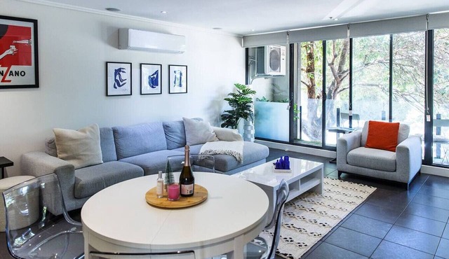 Cleo, Indoor pool and gym. Central location