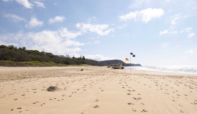 CLINT'S BEACH COTTAGE - PET FRIENDLY HOME - 8 mins walk to kilometers of beach